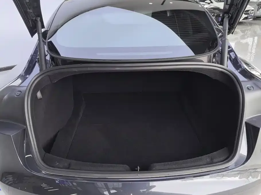 Tesla Model 3 — фото 9