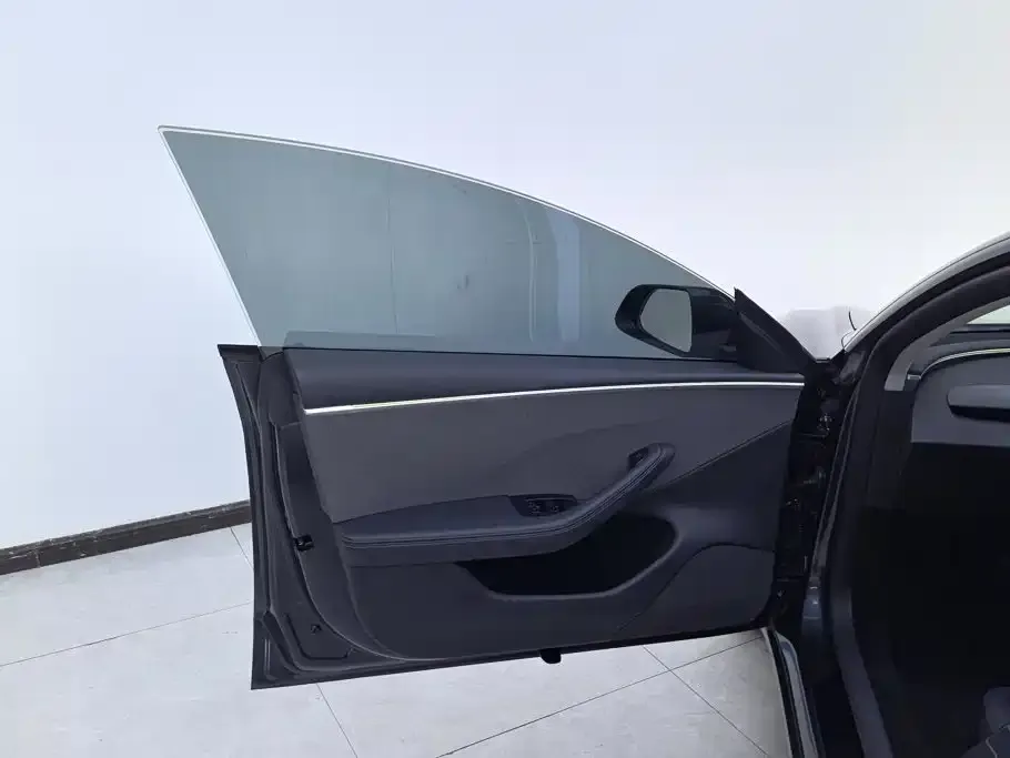 Tesla Model 3 — фото 10
