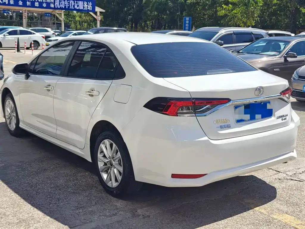 Toyota Corolla — фото 7