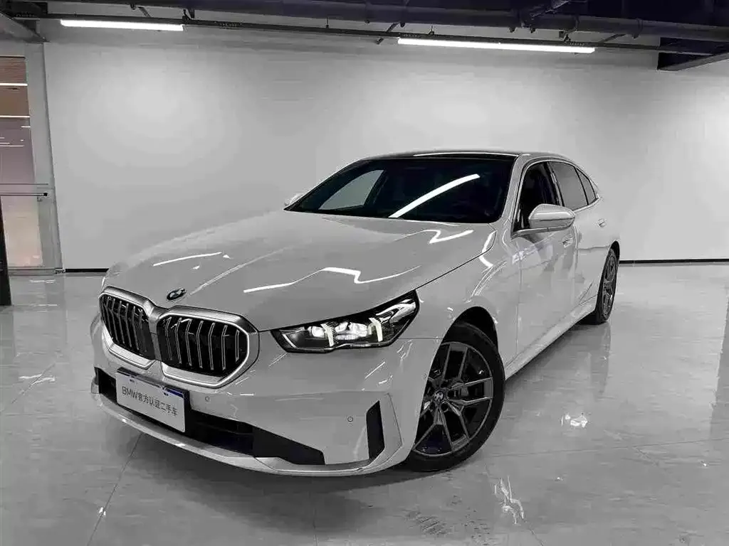 BMW 5 Series — фото 1