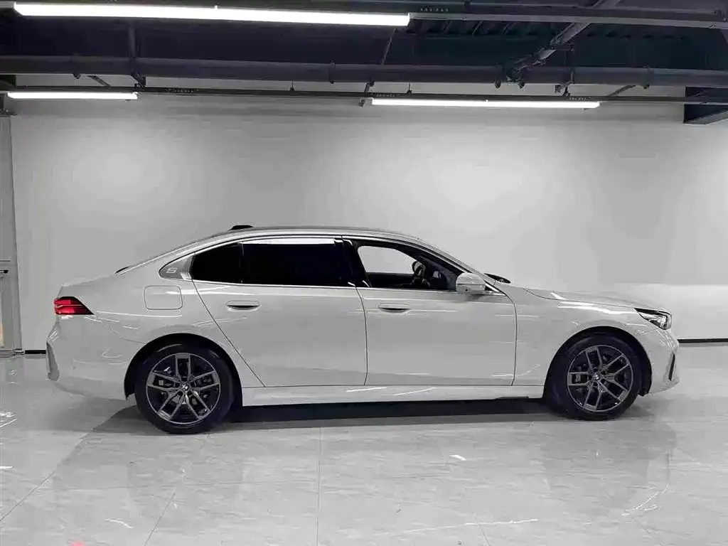 BMW 5 Series — фото 5
