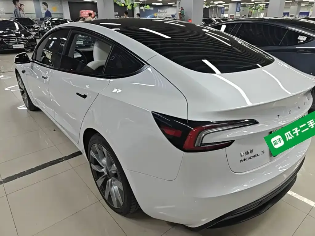 Tesla Model 3 — фото 10