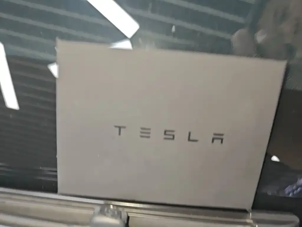 Tesla Model 3 — фото 7