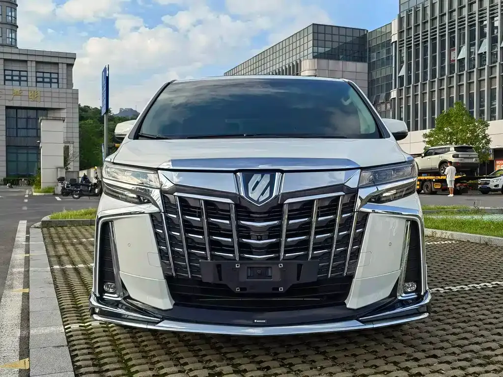 Toyota Alphard — фото 10