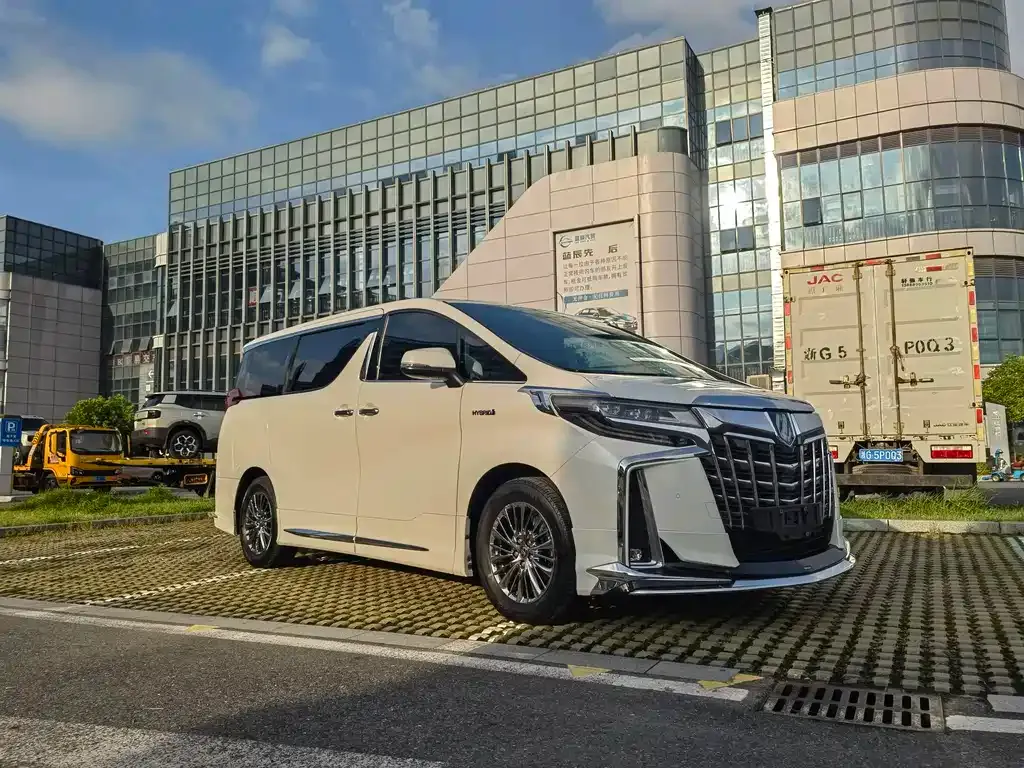 Toyota Alphard — фото 4