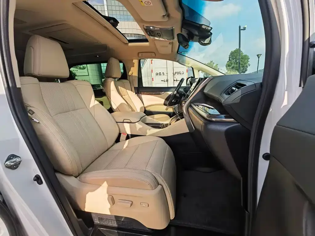 Toyota Alphard — фото 6