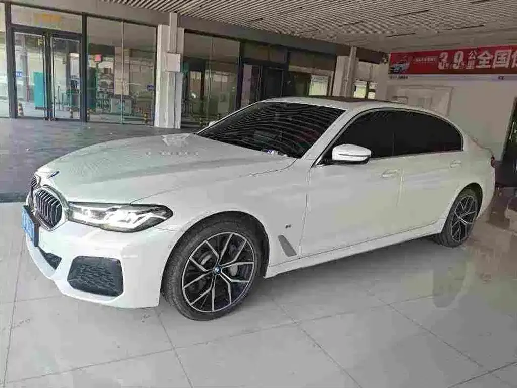 BMW 5 Series — фото 1