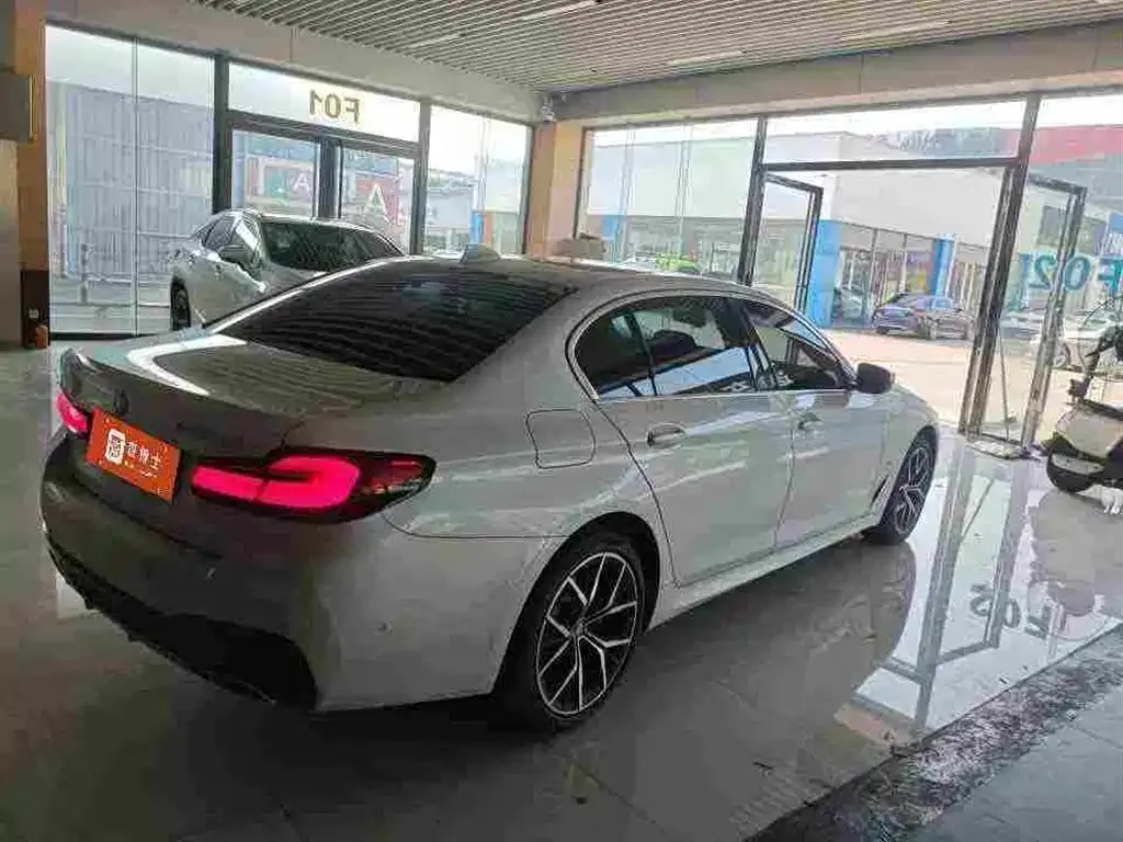 BMW 5 Series — фото 2
