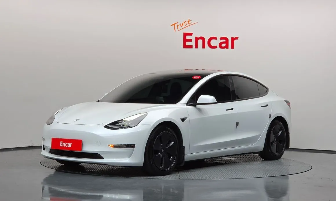 Tesla Model 3 — фото 1