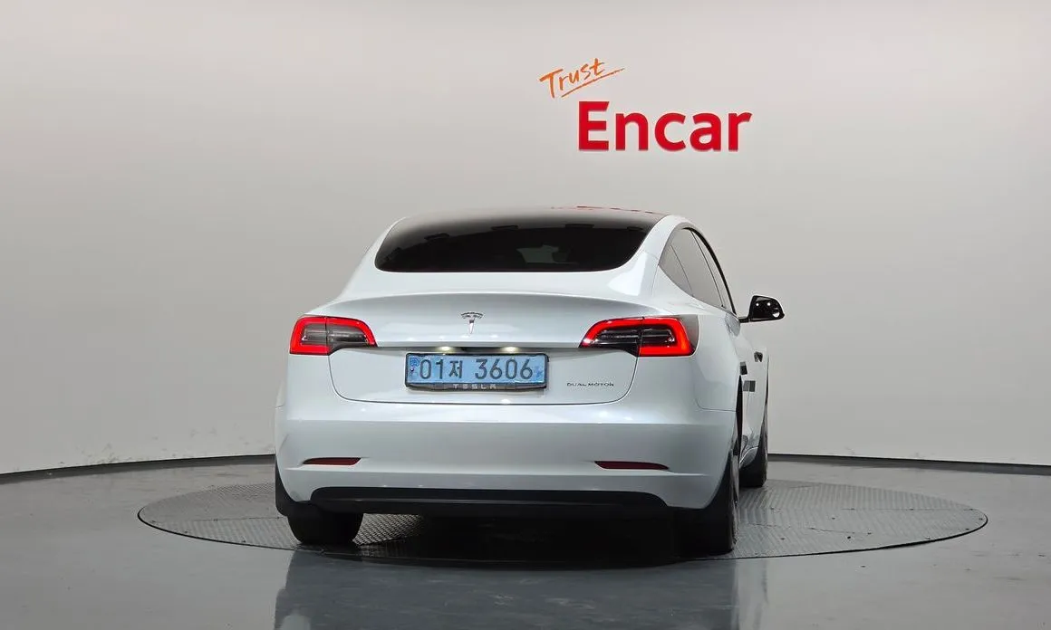 Tesla Model 3 — фото 2