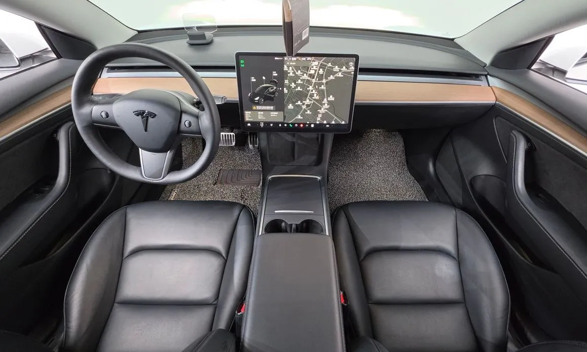 Tesla Model 3 — фото 9