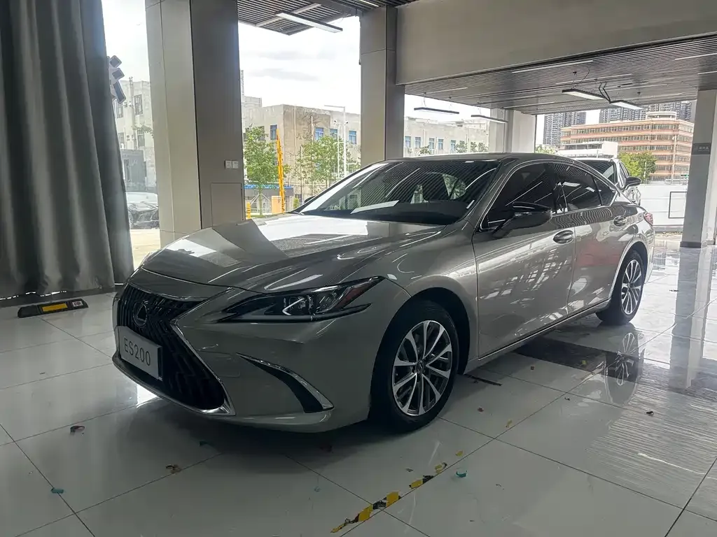 Lexus ES — фото 1