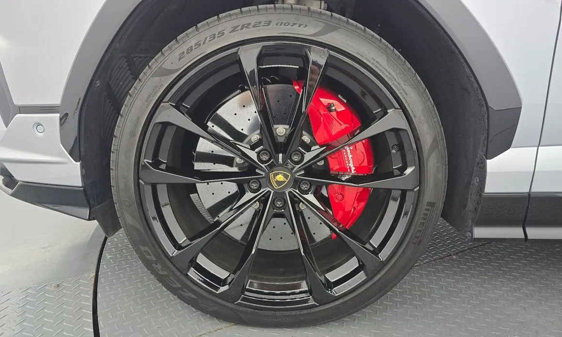 Lamborghini Urus — фото 9