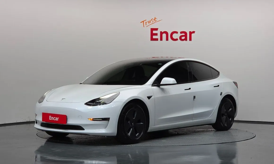 Tesla Model 3 — фото 1