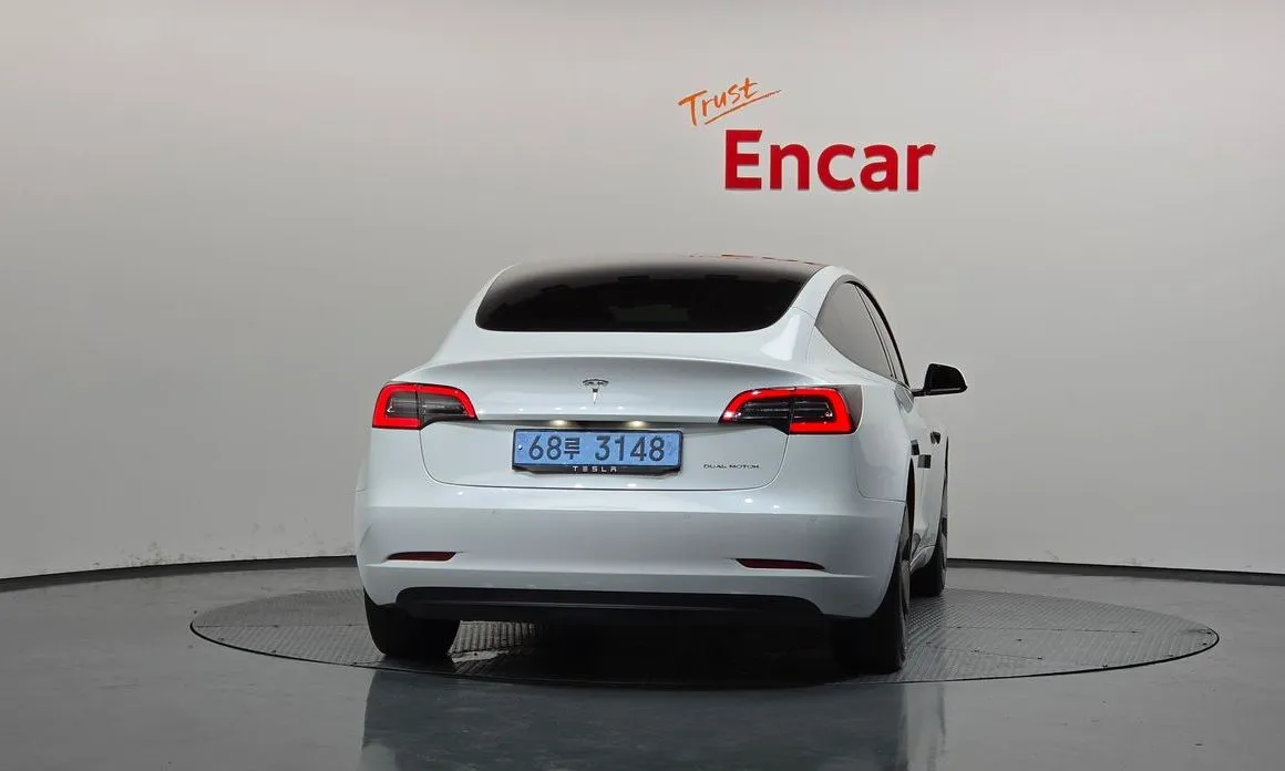 Tesla Model 3 — фото 4