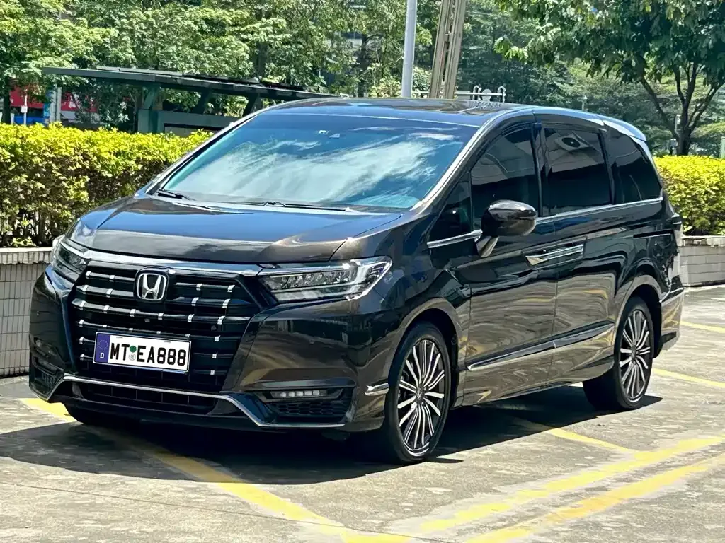Honda Elysion — фото 1