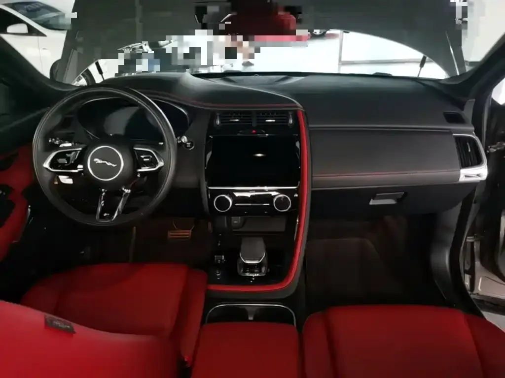 Jaguar E-PACE — фото 9