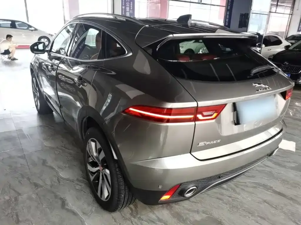 Jaguar E-PACE — фото 5