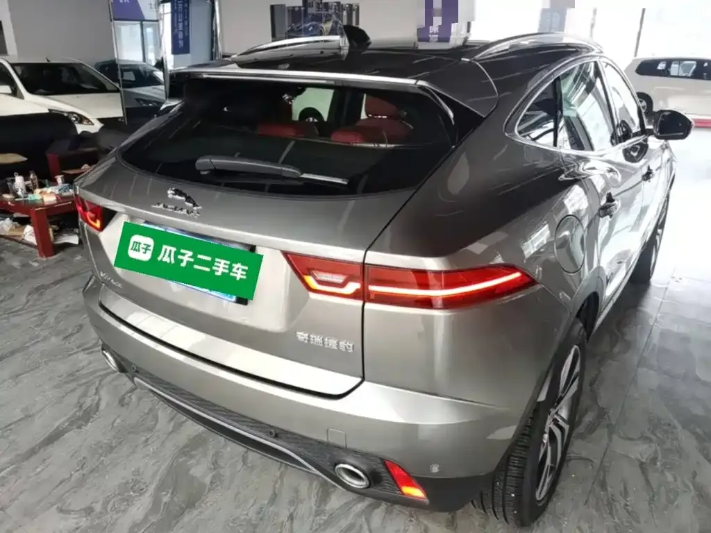 Jaguar E-PACE — фото 2