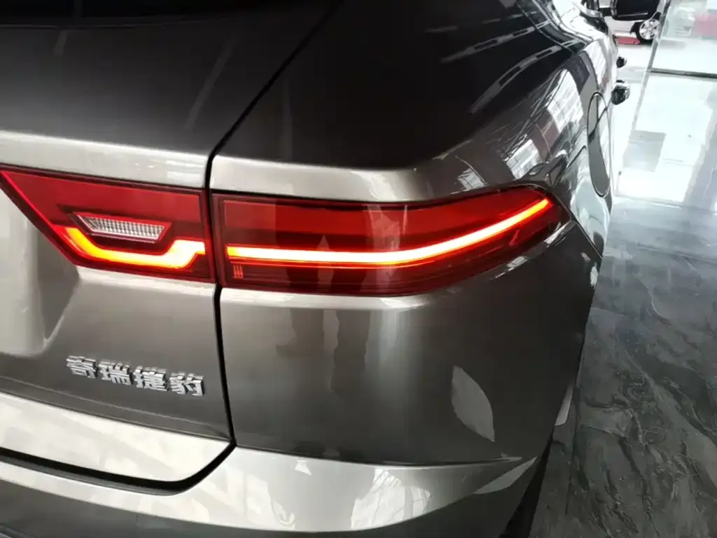 Jaguar E-PACE — фото 3