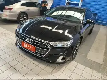 Audi A7L — фото 1