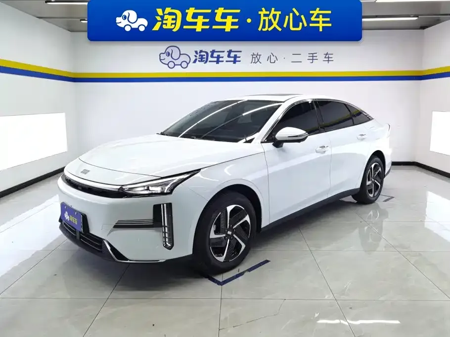 Geely Galaxy L6 — фото 1