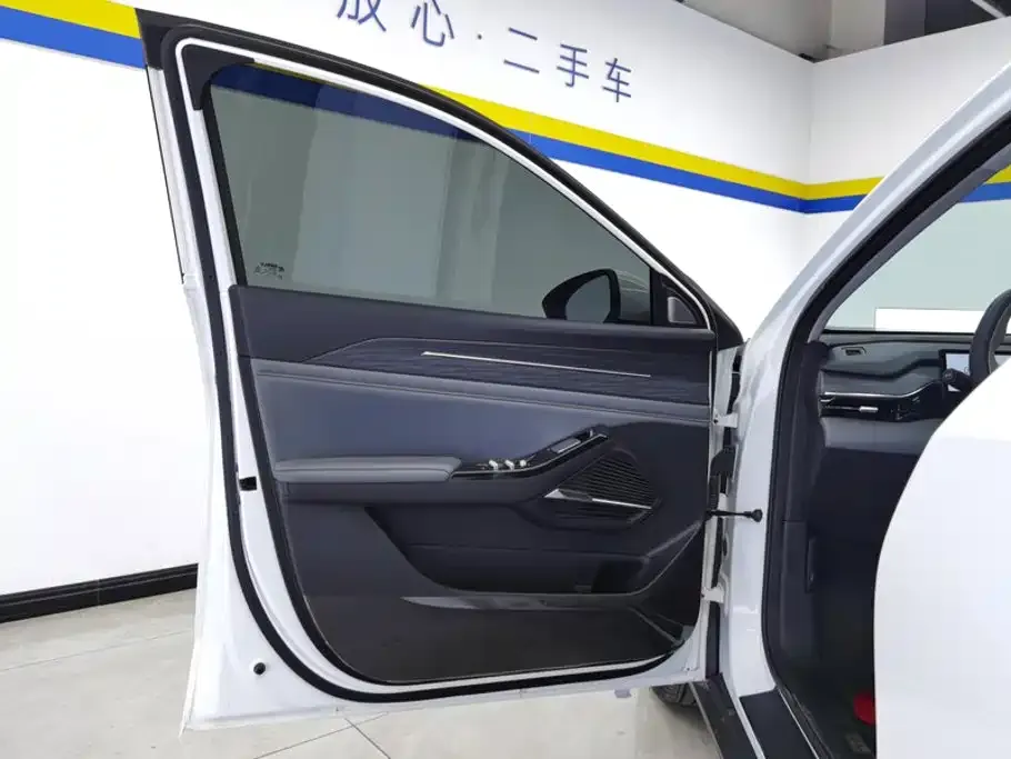 Geely Galaxy L6 — фото 3