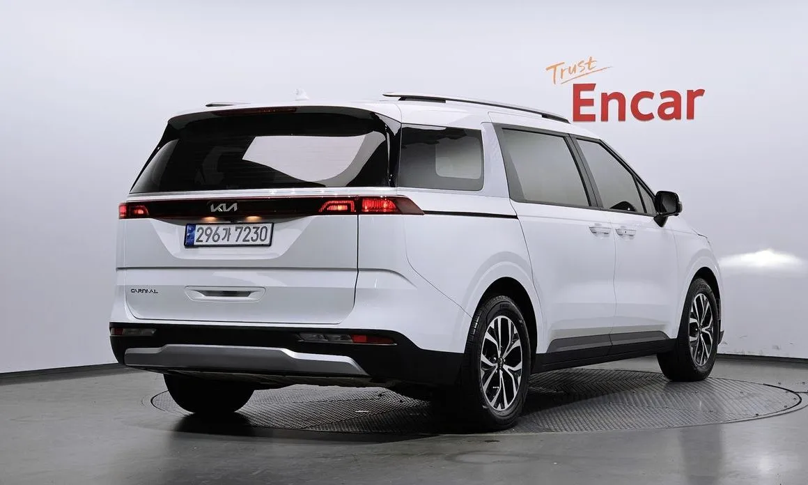 Kia Carnival — фото 10