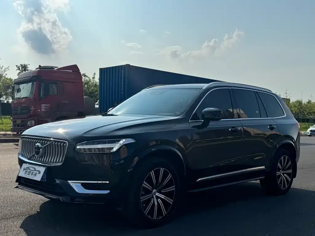 Volvo XC90 — фото 1
