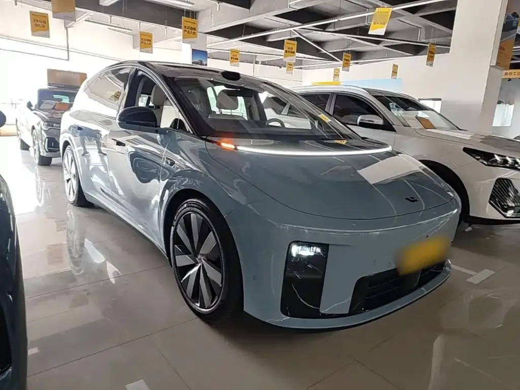 Li Auto i8 — фото 10