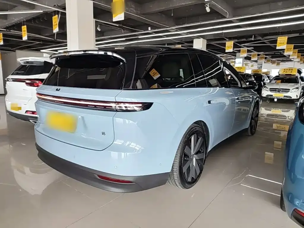 Li Auto i8 — фото 8