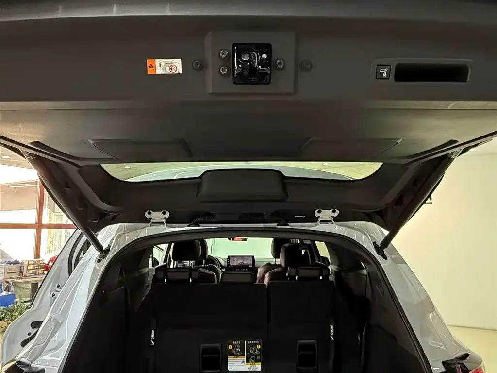 Toyota Granvia — фото 7