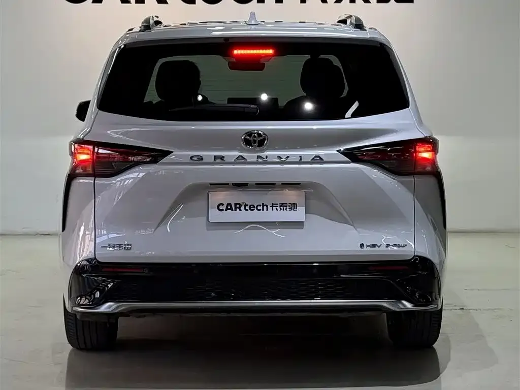Toyota Granvia — фото 3