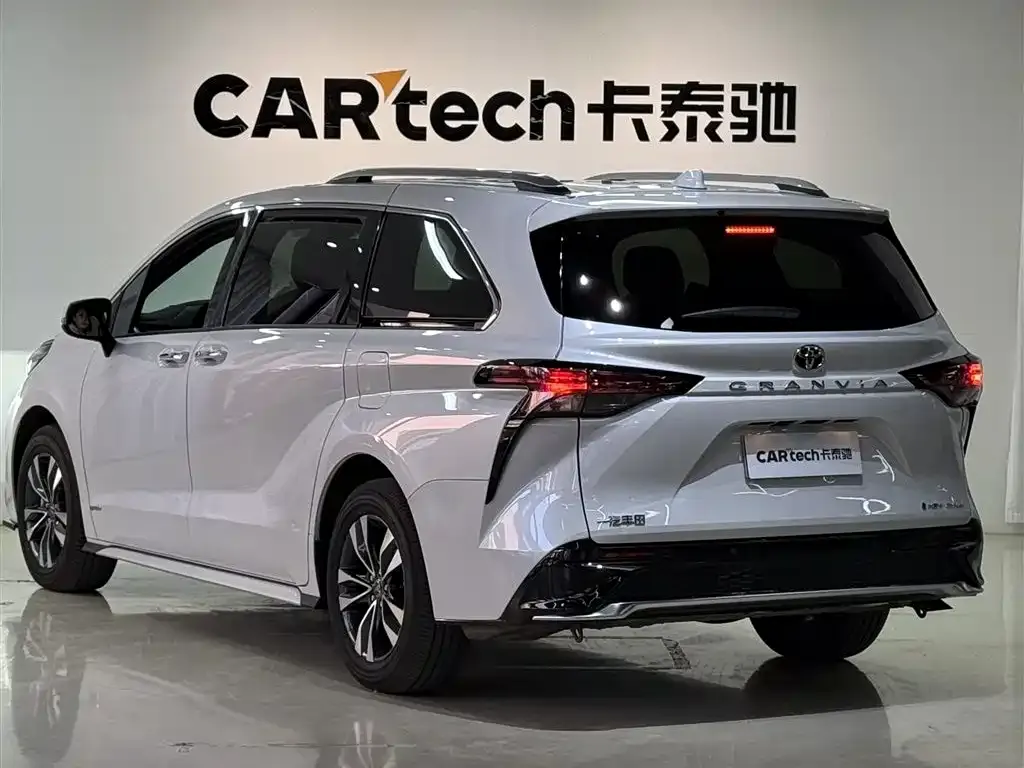 Toyota Granvia — фото 8