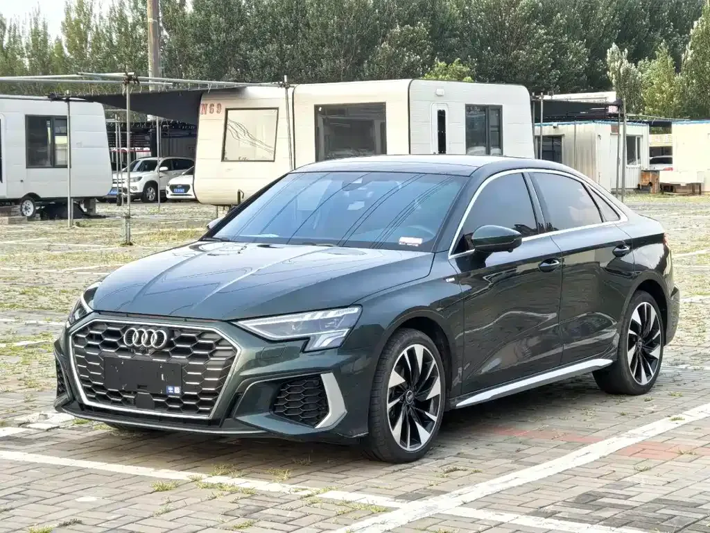 Audi A3 — фото 1