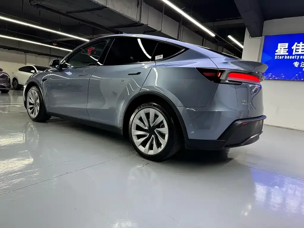 Tesla Model Y — фото 8