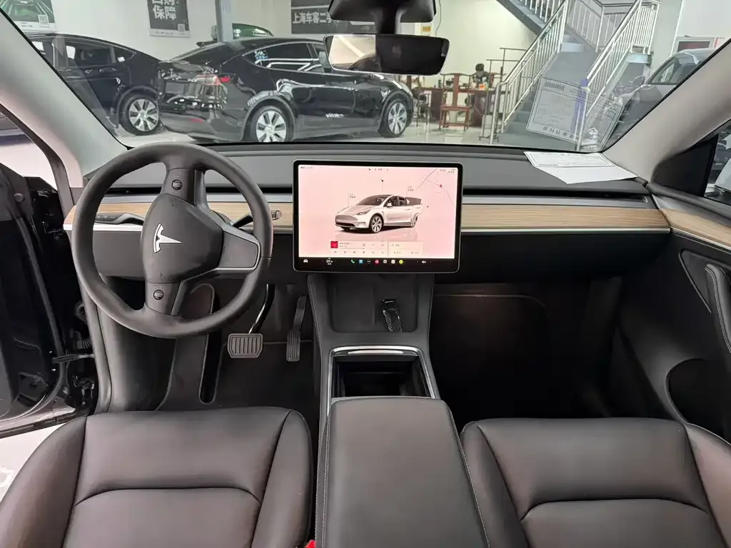 Tesla Model Y — фото 5