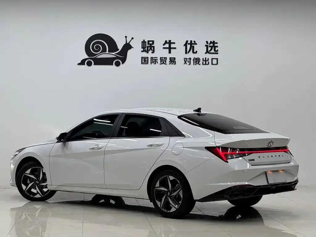 Hyundai Elantra — фото 2