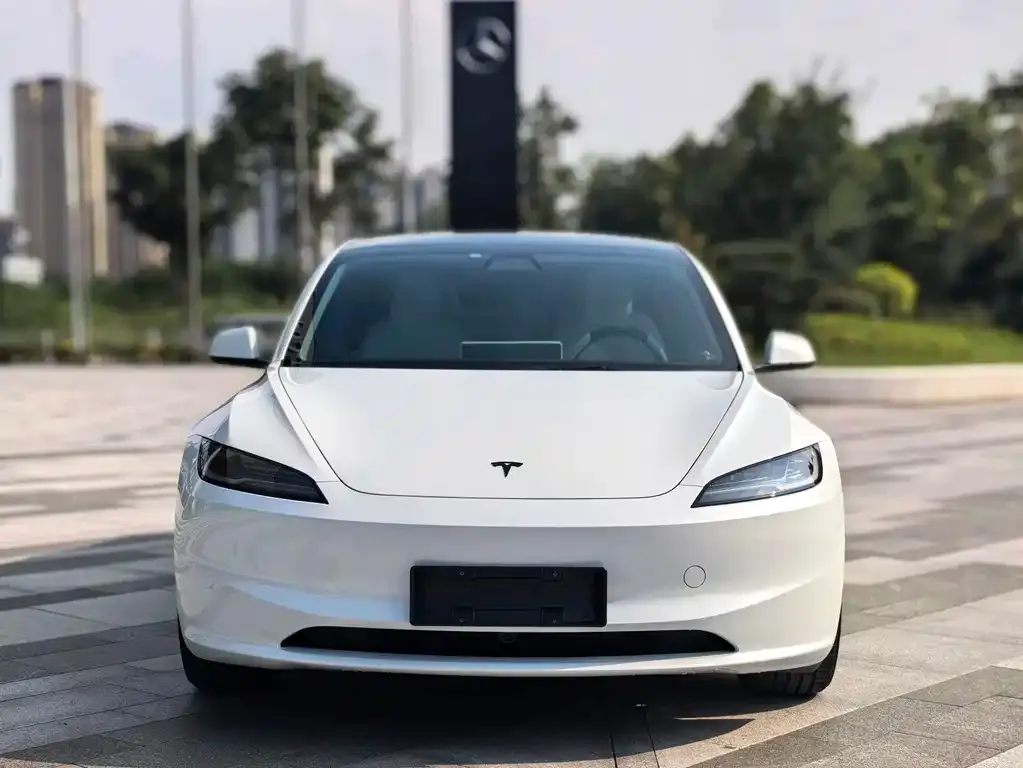 Tesla Model 3 — фото 5