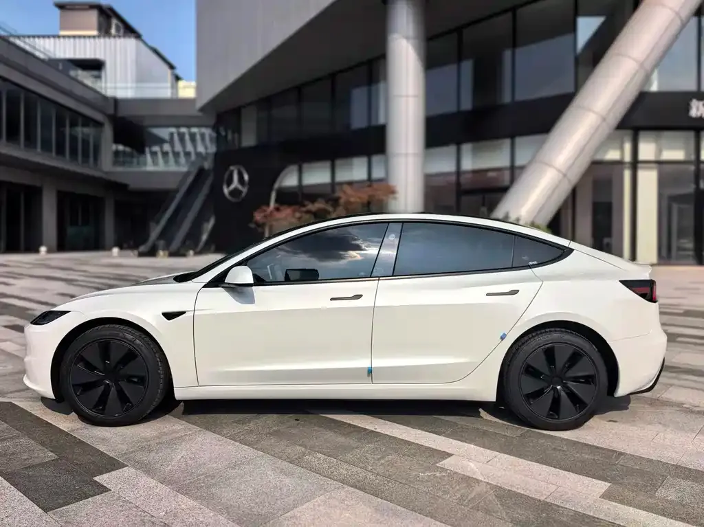 Tesla Model 3 — фото 10