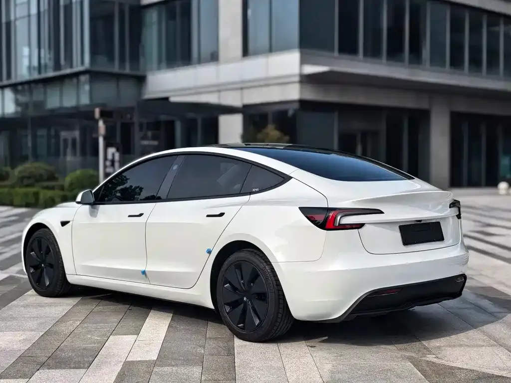 Tesla Model 3 — фото 3