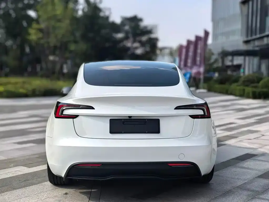 Tesla Model 3 — фото 8