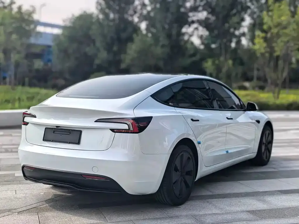 Tesla Model 3 — фото 9