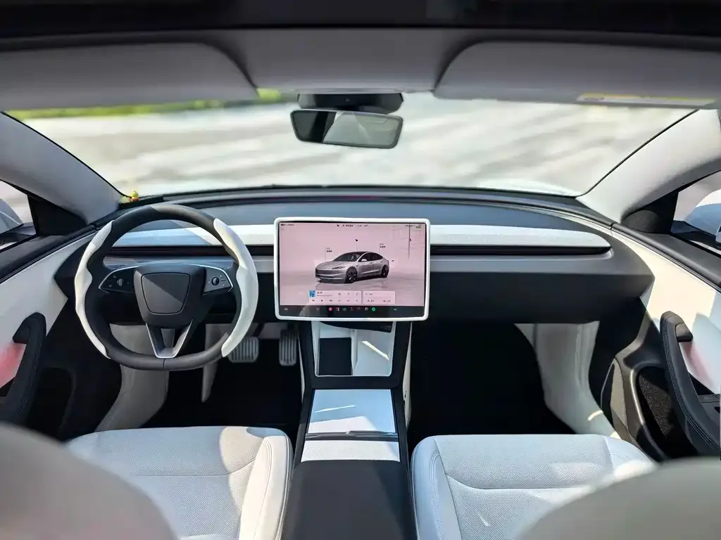 Tesla Model 3 — фото 7