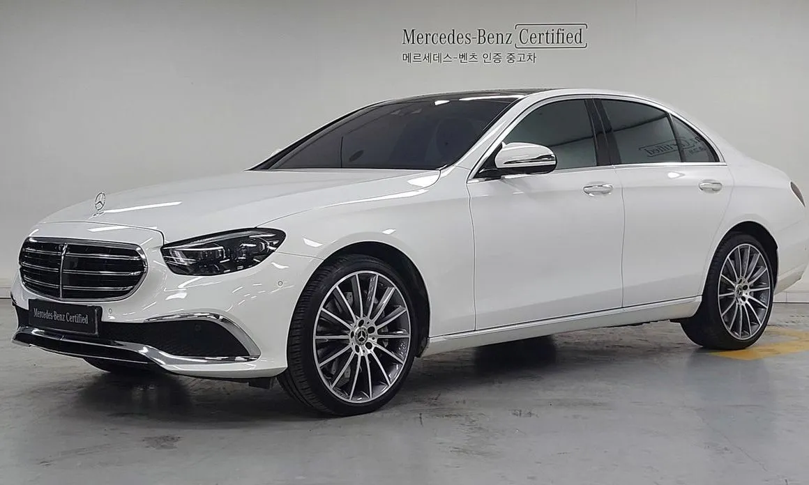 Mercedes-Benz E-Class — фото 1