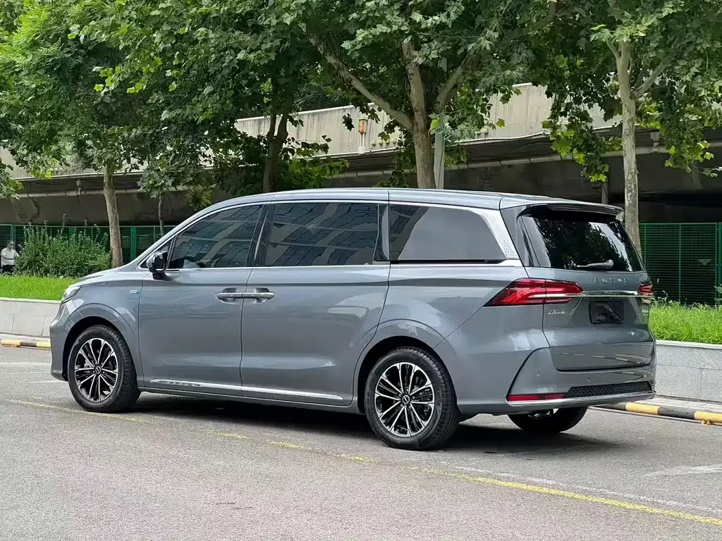 Roewe iMAX8 — фото 9