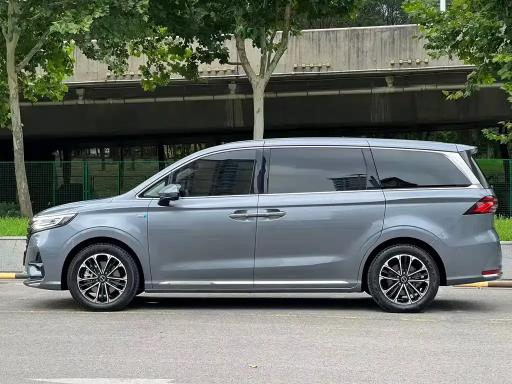 Roewe iMAX8 — фото 4