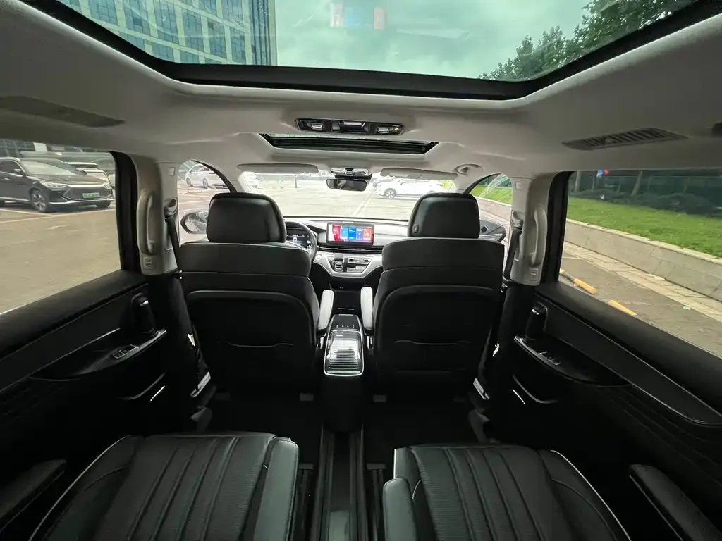 Roewe iMAX8 — фото 7