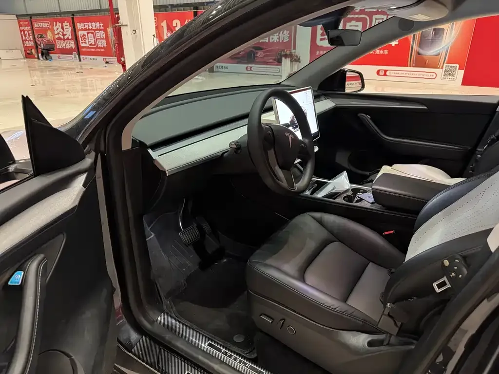 Tesla Model Y — фото 6