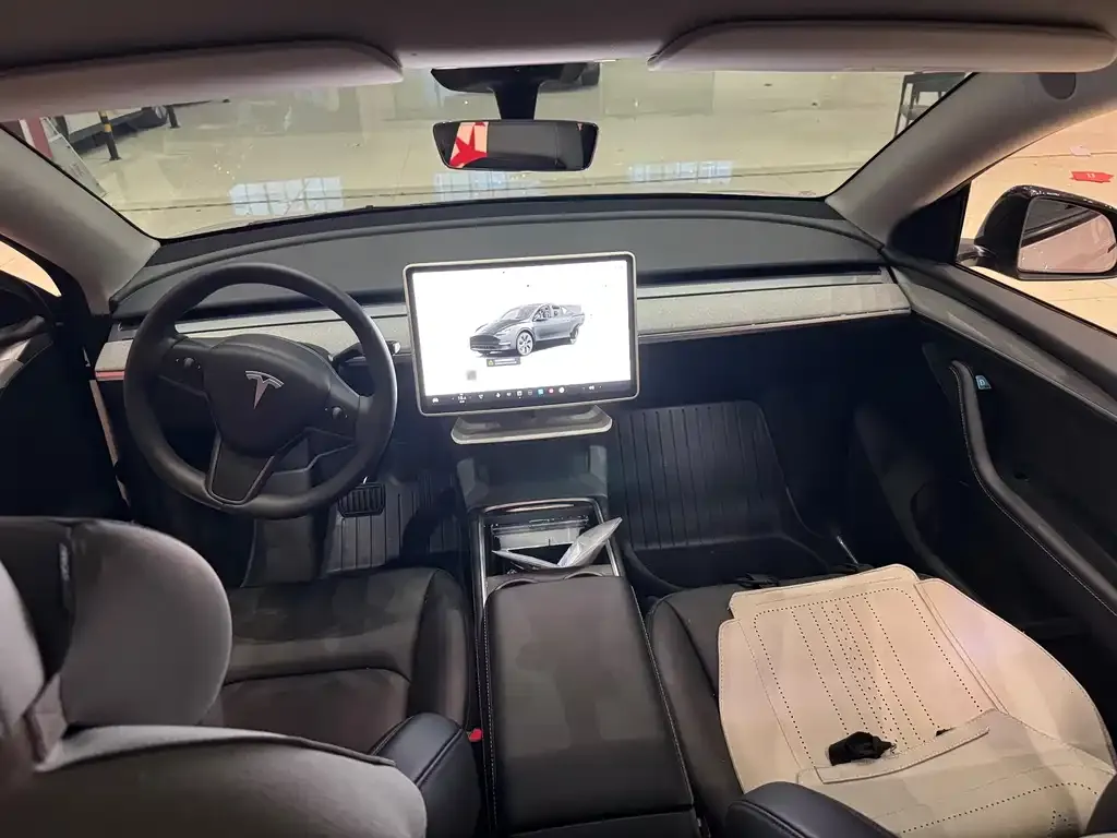 Tesla Model Y — фото 2